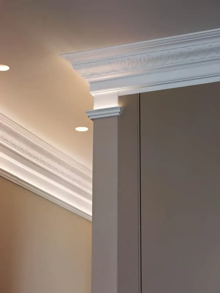 Moldura C219 en blanco | 130 x 176 x 2000 mm